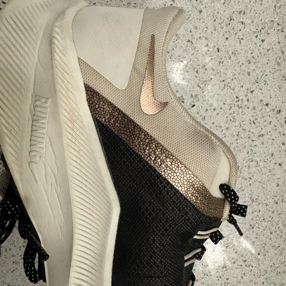 Nike Quest 6453/78378 / size W 11 — 040826